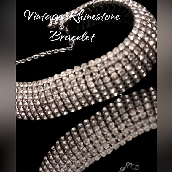 Elegant Clear Rhinestone Bracelet - Picture 4 of 8